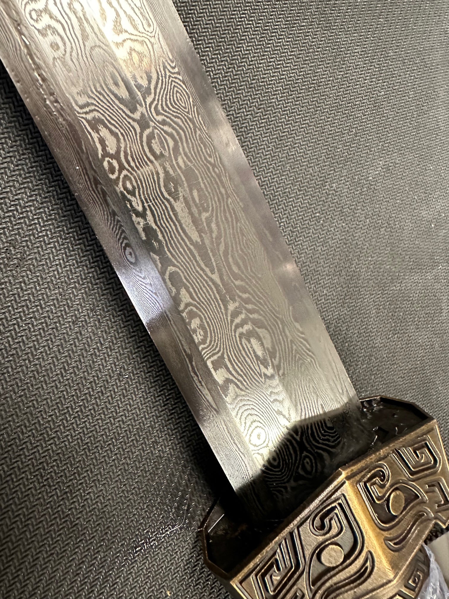 Chinese LiuBei Jian Damascus Folded Steel Ebony Handmade Sharp Double Edge Sword